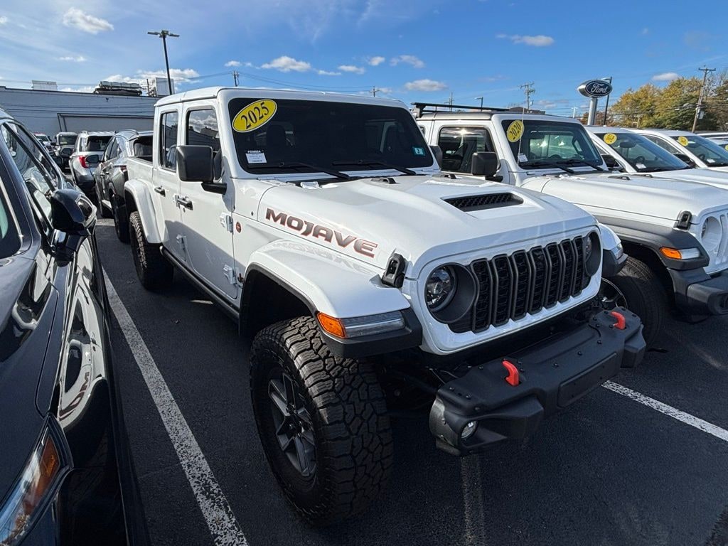 Used 2025 Jeep Gladiator Mojave Truck Crew Cab