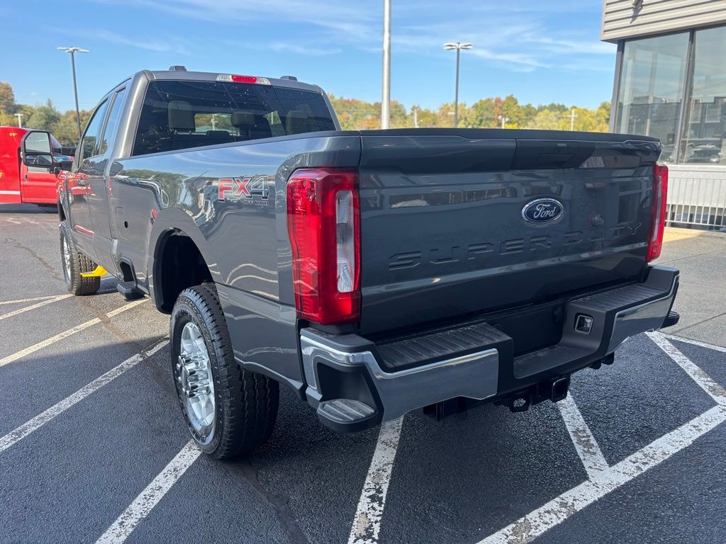 2026 Ford F-350 photo 4