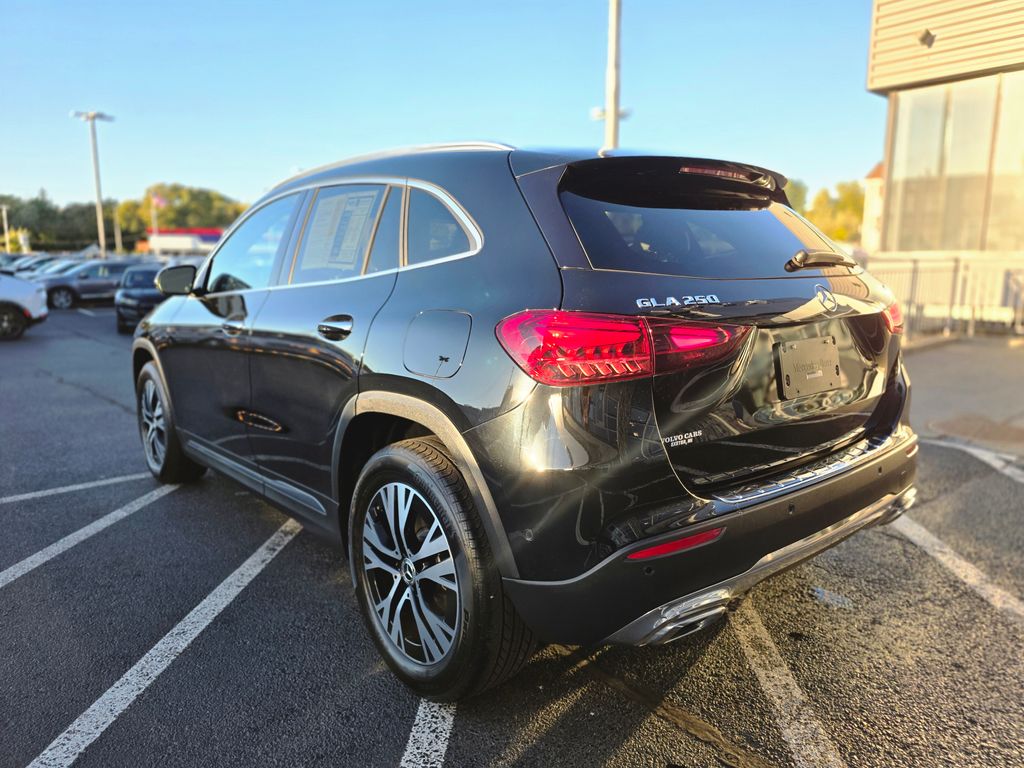 2025 Mercedes Benz GLA 250 4MATIC photo 3