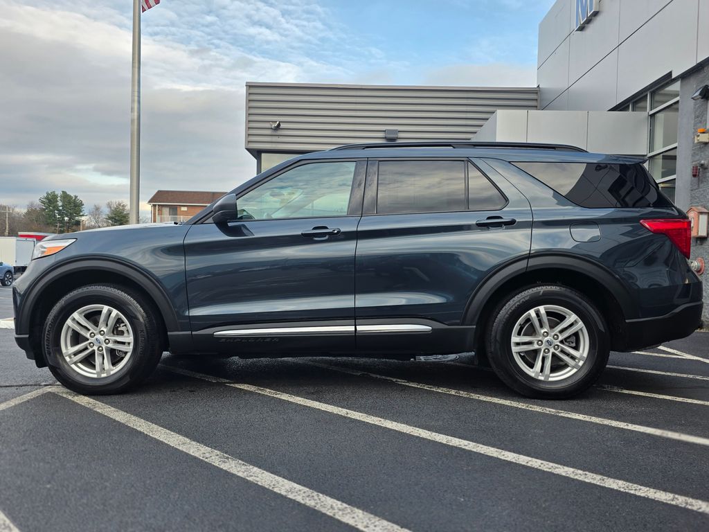 2023 Ford Explorer XLT photo 3