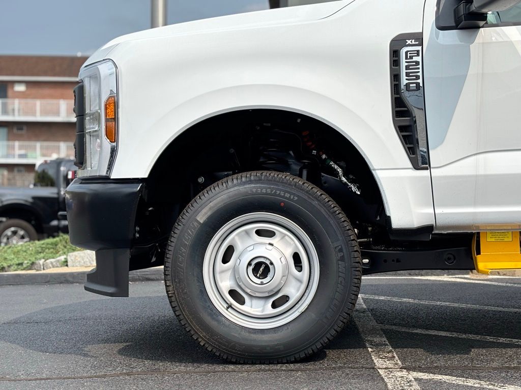 2025 Ford F-250 XL photo 2