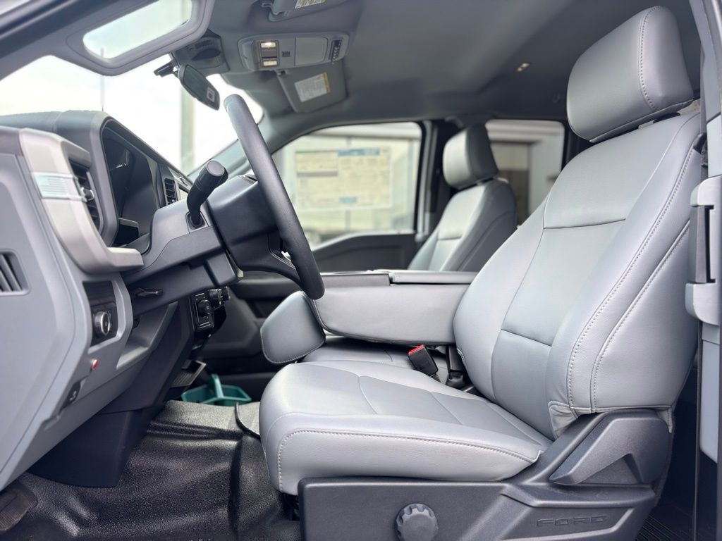 2026 Ford F-350 Super Duty Chassis Cab XL - Photo 13
