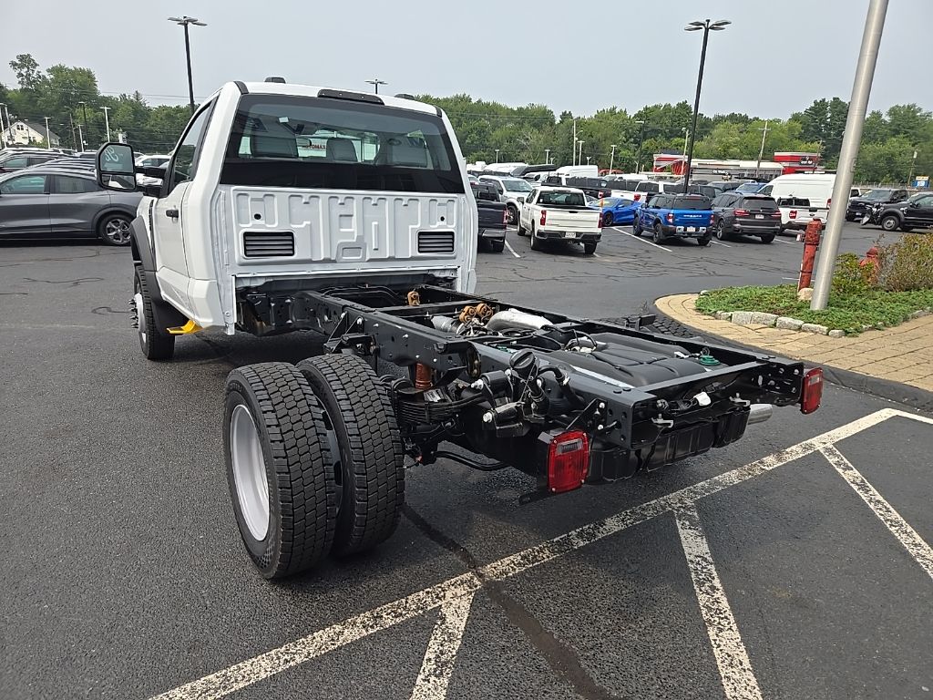 2025 Ford F-550 photo 3