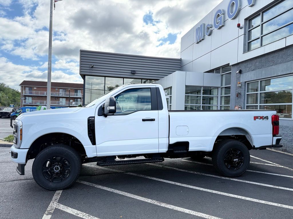 2025 Ford F-350 XL photo 2