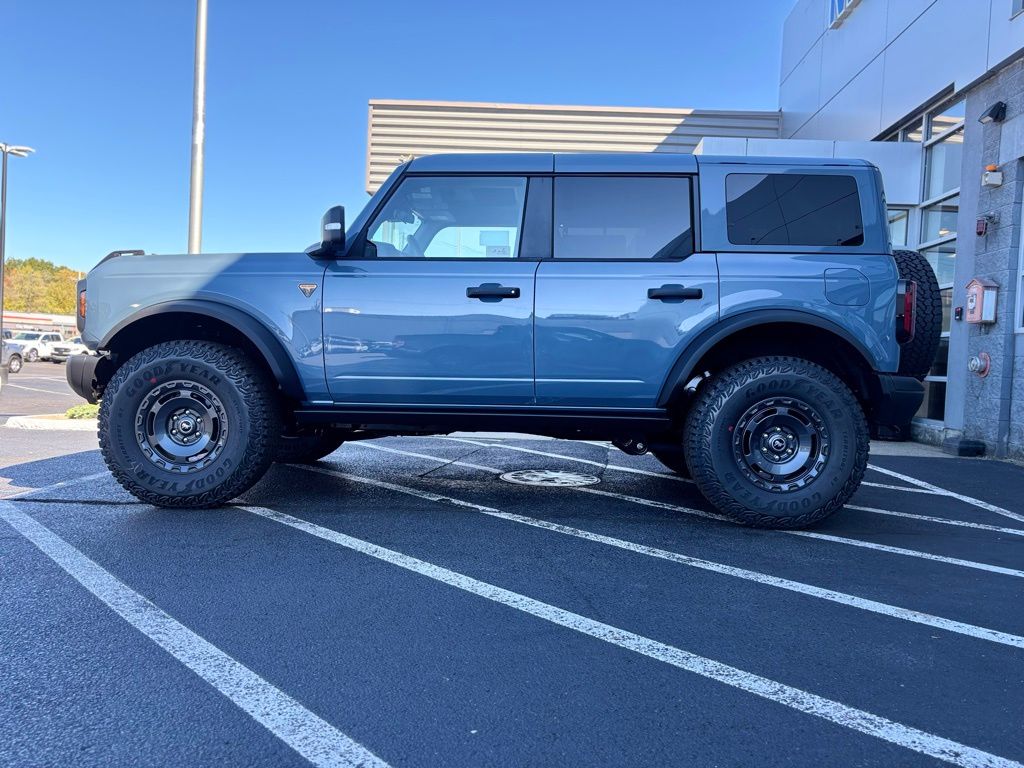 2025 Ford Bronco Badlands photo 2