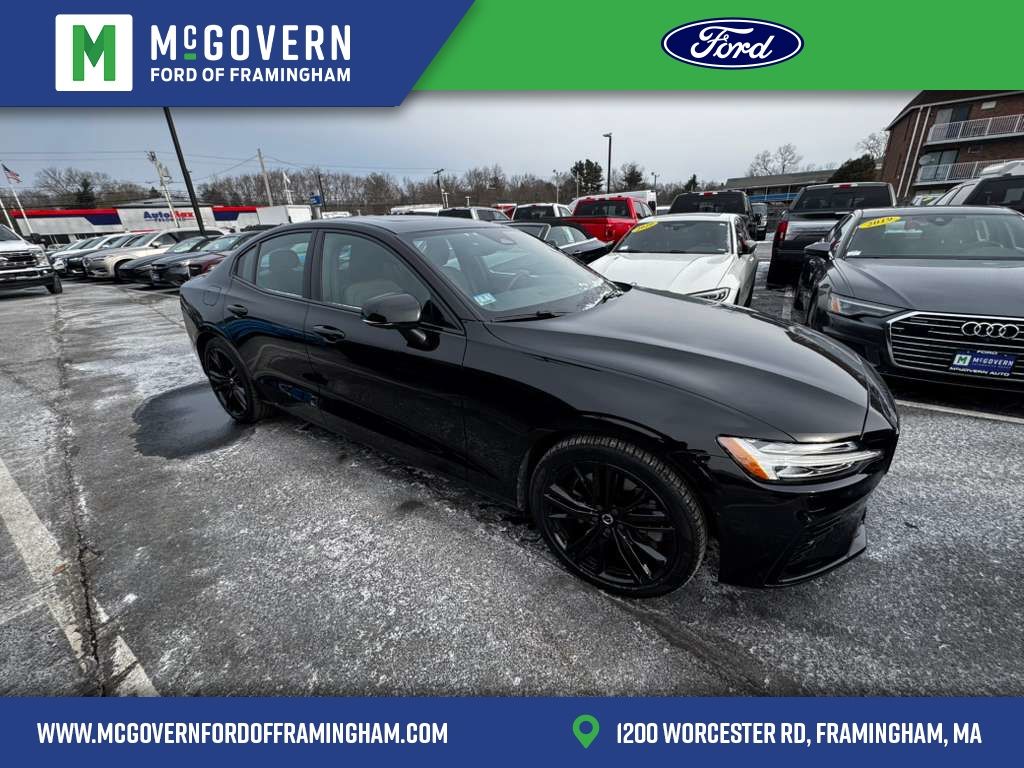 2024 Volvo S60 Plus's photo