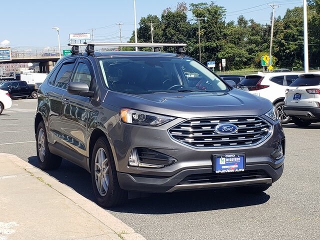 2022 Ford Edge SEL photo 4