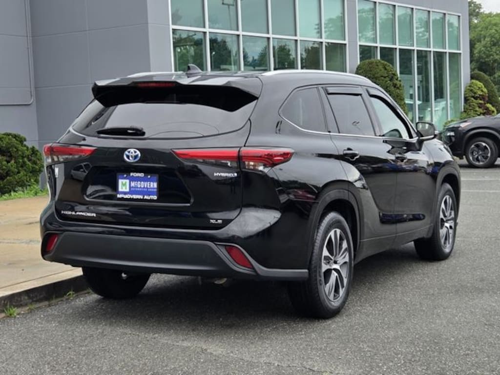 Used 2022 Toyota Highlander Hybrid XLE SUV