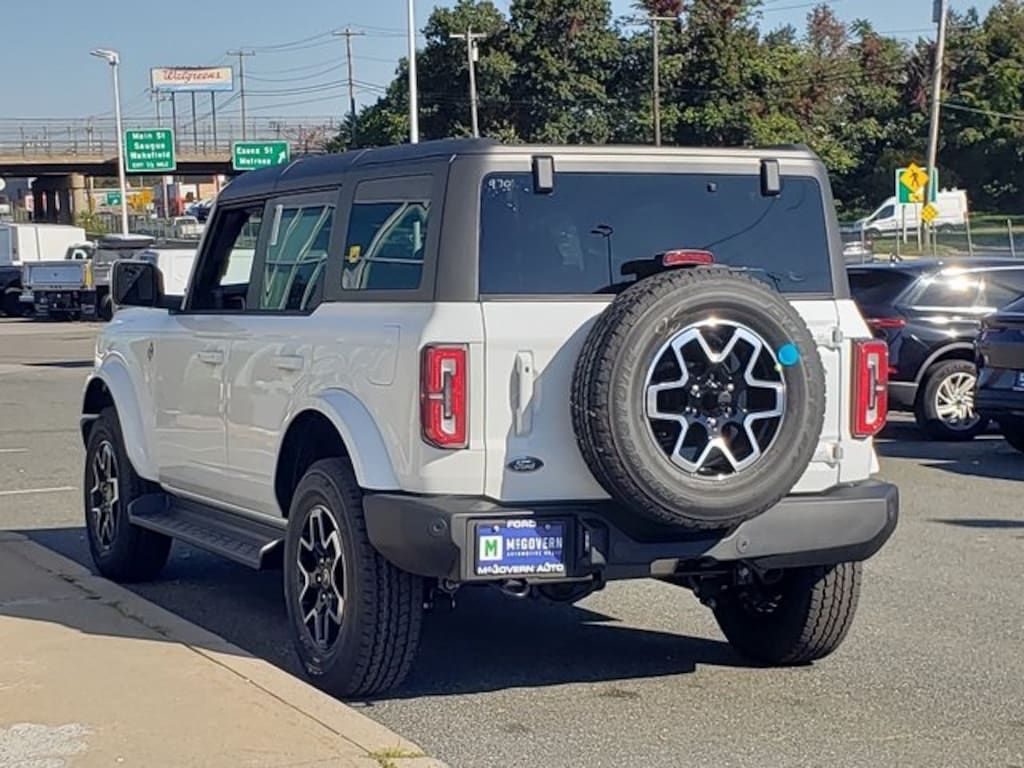 New 2025 Ford Bronco Outer Banks SUV