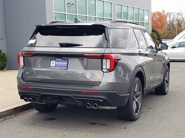 2025 Ford Explorer ST photo 2