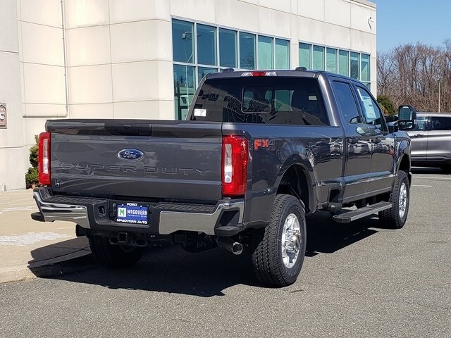 2025 Ford F-350 XLT photo 3