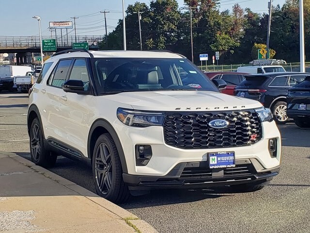 2025 Ford Explorer ST photo 4