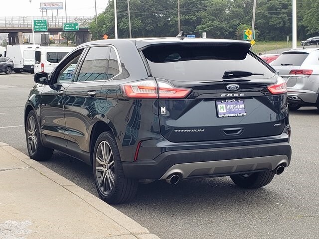2022 Ford Edge Titanium photo 2