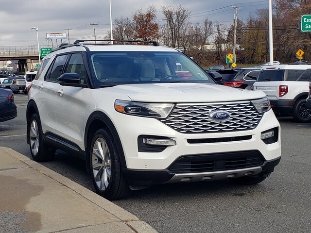 2022 Ford Explorer Platinum photo 3