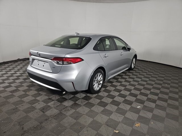 2022 Toyota Corolla LE photo 3