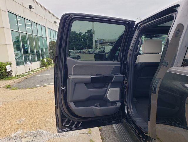 2025 Ford F-150 Lightning Platinum - Photo 15