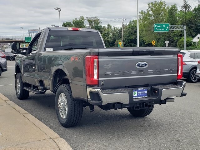 2025 Ford F-350 XLT photo 2