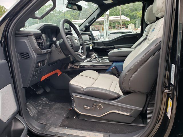2025 Ford F-150 Lightning Platinum - Photo 12