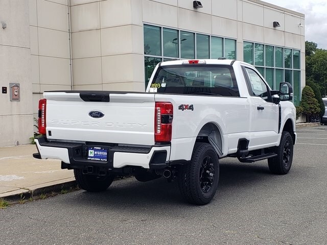 2026 Ford F-350 photo 3
