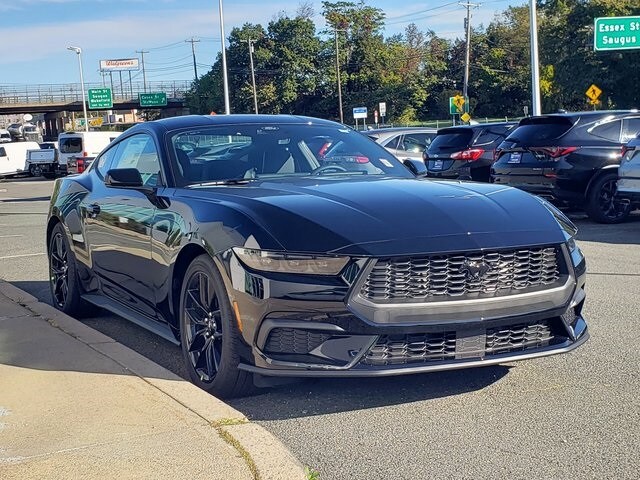 2025 Ford Mustang EcoBoost photo 3