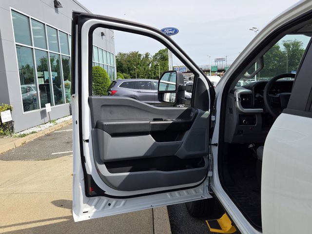 2026 Ford F-350 Super Duty Chassis Cab XL - Photo 9