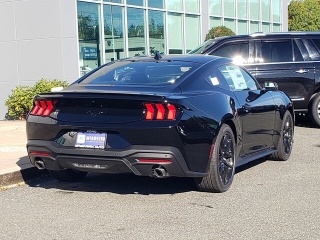 2025 Ford Mustang EcoBoost photo 2