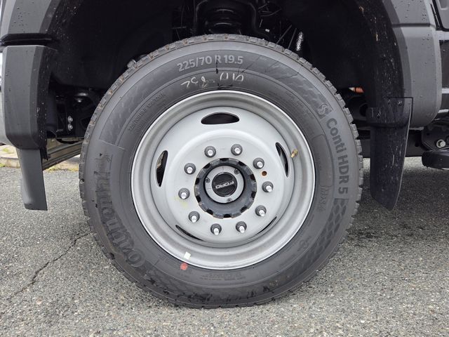 2026 Ford F-550 Super Duty Chassis Cab XL - Photo 34