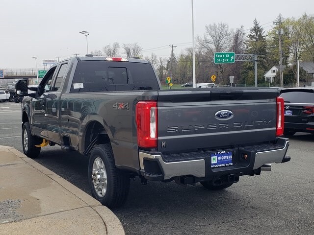 2025 Ford F-350 XLT photo 2