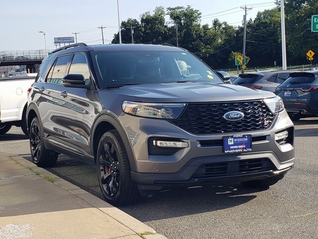 2022 Ford Explorer ST photo 3