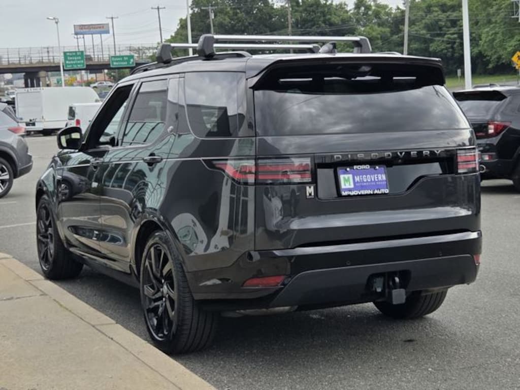 Used 2024 Land Rover Discovery Dynamic SE SUV