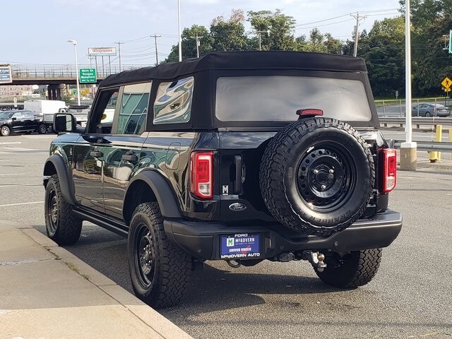 2022 Ford Bronco Black Diamond photo 2
