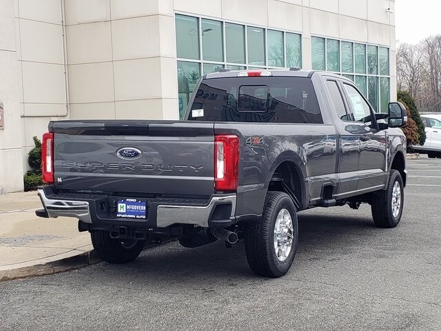 2025 Ford F-350 XLT photo 3