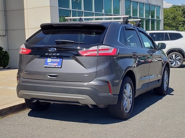 2022 Ford Edge SEL photo 3