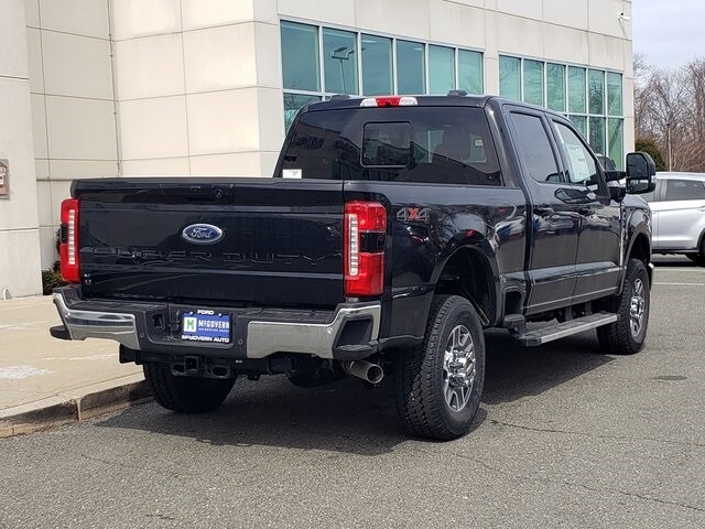 2025 Ford F-350 Lariat photo 3
