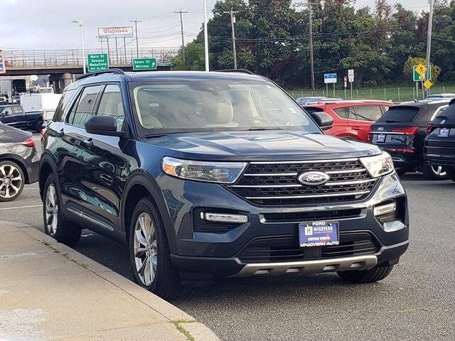 2023 Ford Explorer XLT photo 2