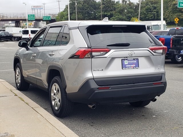 2023 Toyota RAV4 LE photo 2