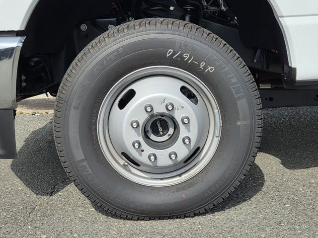 2026 Ford F-350 Super Duty Chassis Cab XL - Photo 32