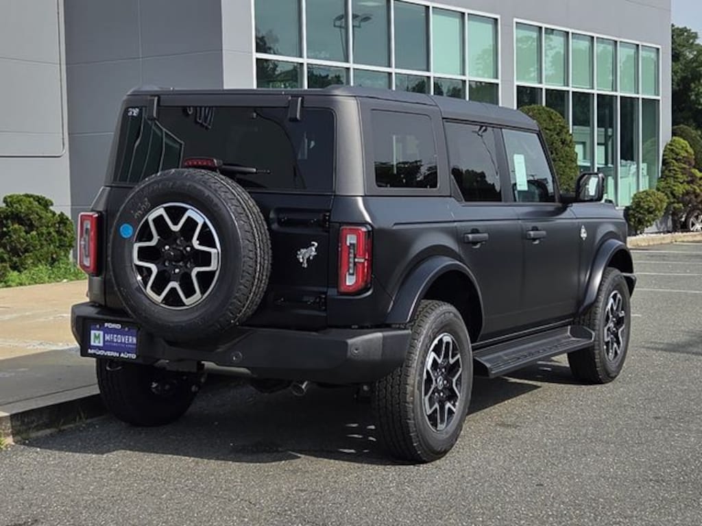 New 2026 Ford Bronco Outer Banks SUV