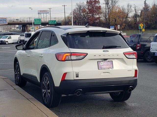 2022 Ford Escape SE photo 2