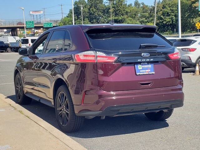 2022 Ford Edge ST photo 2