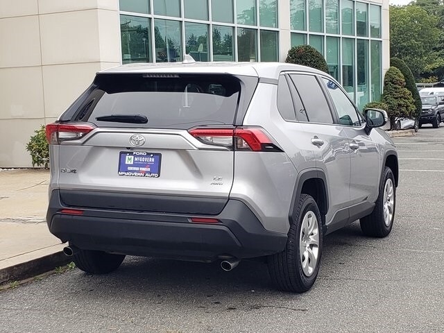 2023 Toyota RAV4 LE photo 3