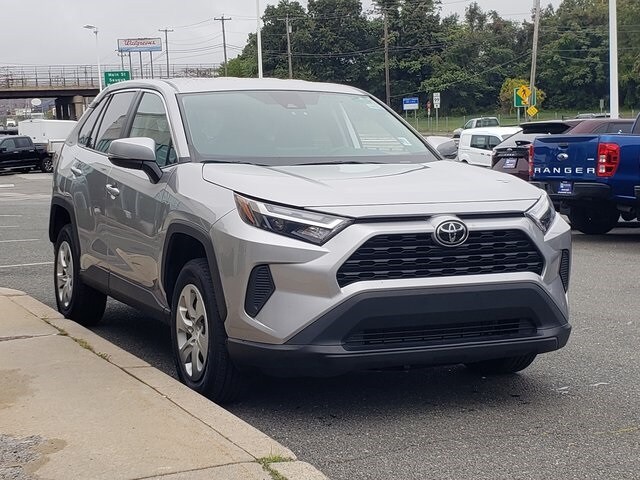 2023 Toyota RAV4 LE photo 4
