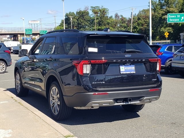 2025 Ford Explorer photo 2