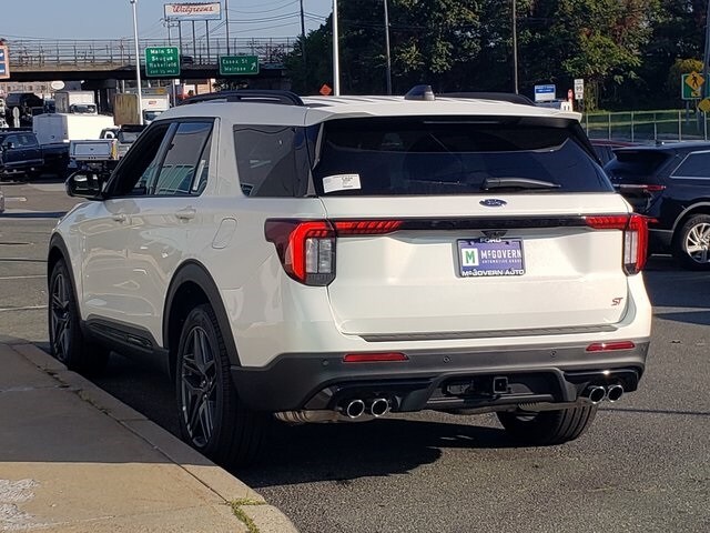 2025 Ford Explorer ST photo 2