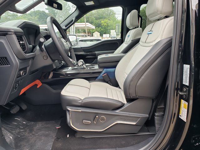 2025 Ford F-150 Lightning Platinum - Photo 11