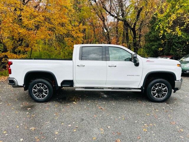 2022 Chevrolet Silverado 3500HD LTZ photo 3