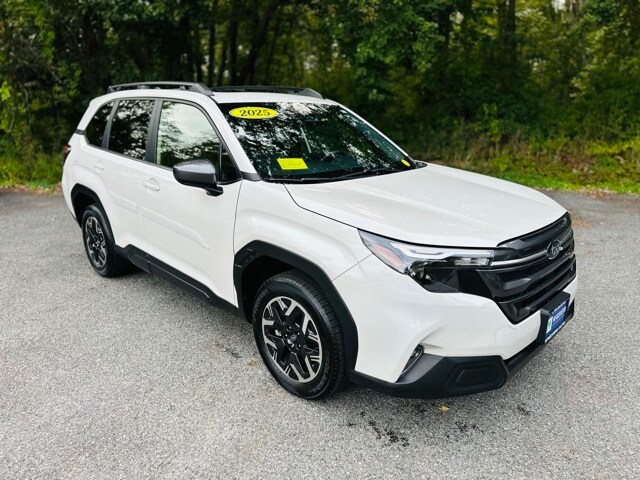 2025 Subaru Forester Premium photo 2