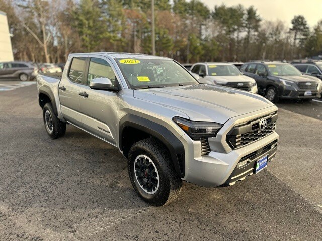 2024 Toyota Tacoma TRD Off-Road photo 3