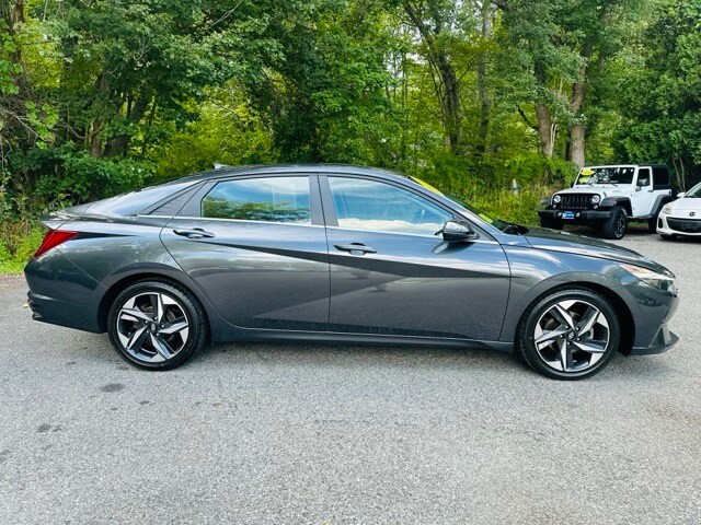 2021 Hyundai Elantra SEL photo 4