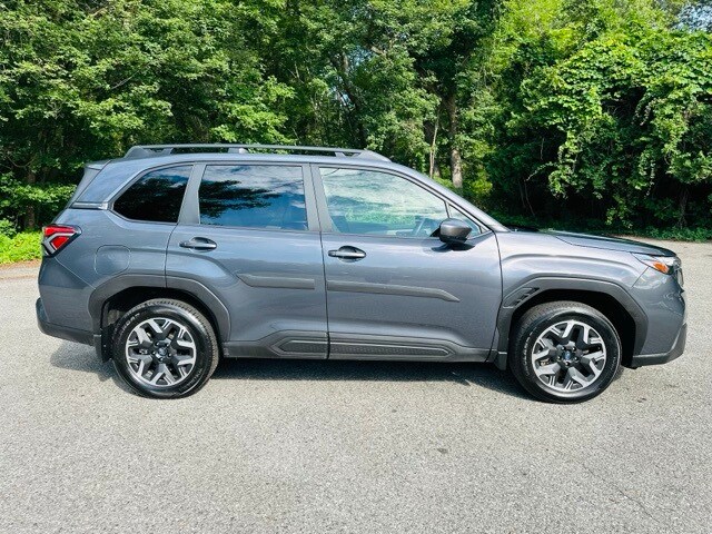 2025 Subaru Forester Premium Base photo 4